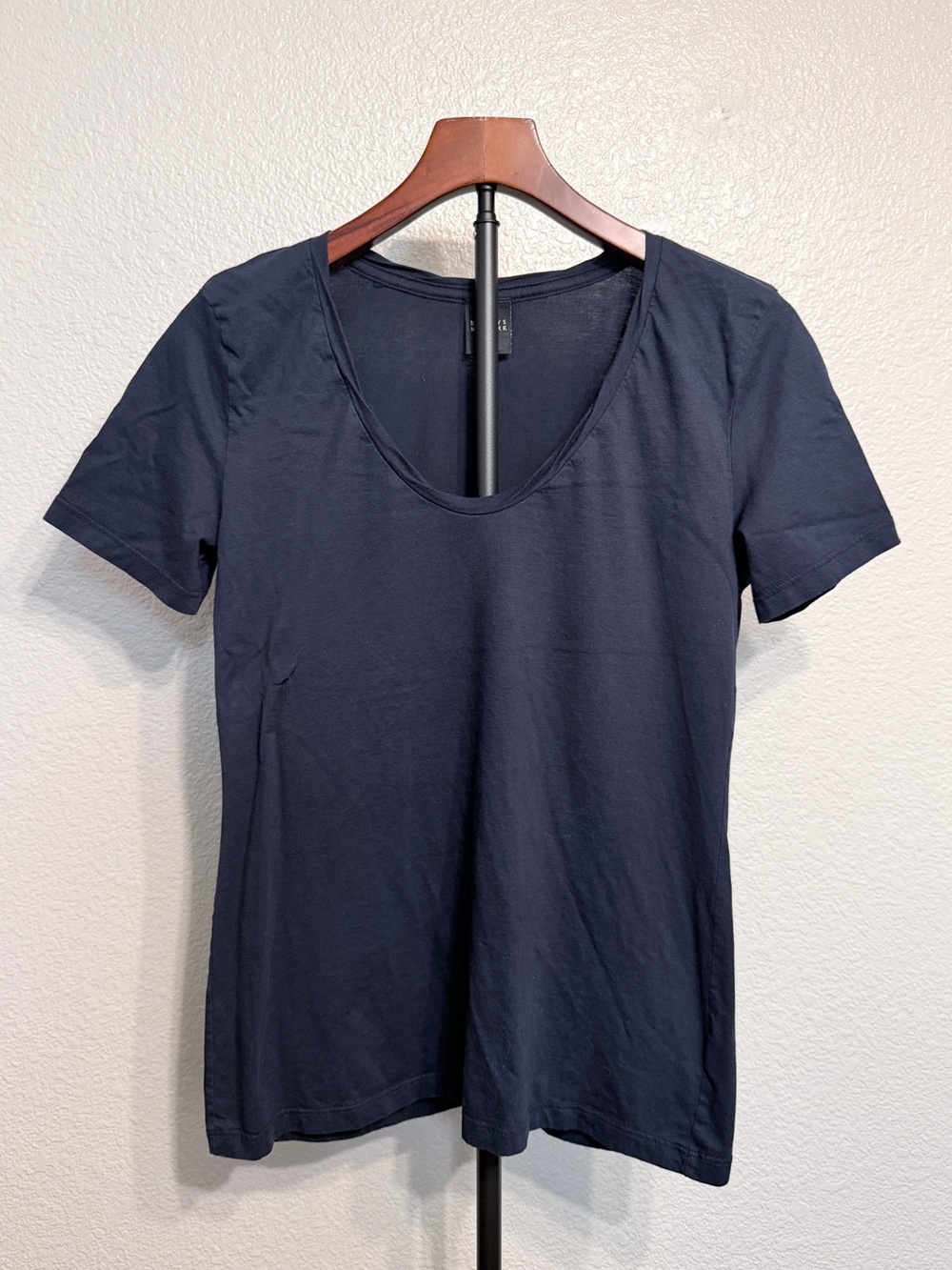 Barney’s New York 100% Pima Cotton Navy Scoop/V Neck Short Sleeve Tee - W’s L